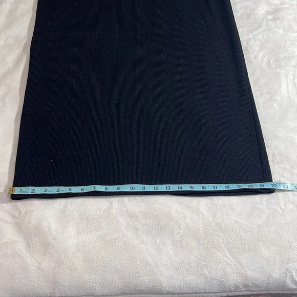 St. John Basics Mid-Length Skirt in Black size 14 - Picture 4 of 9